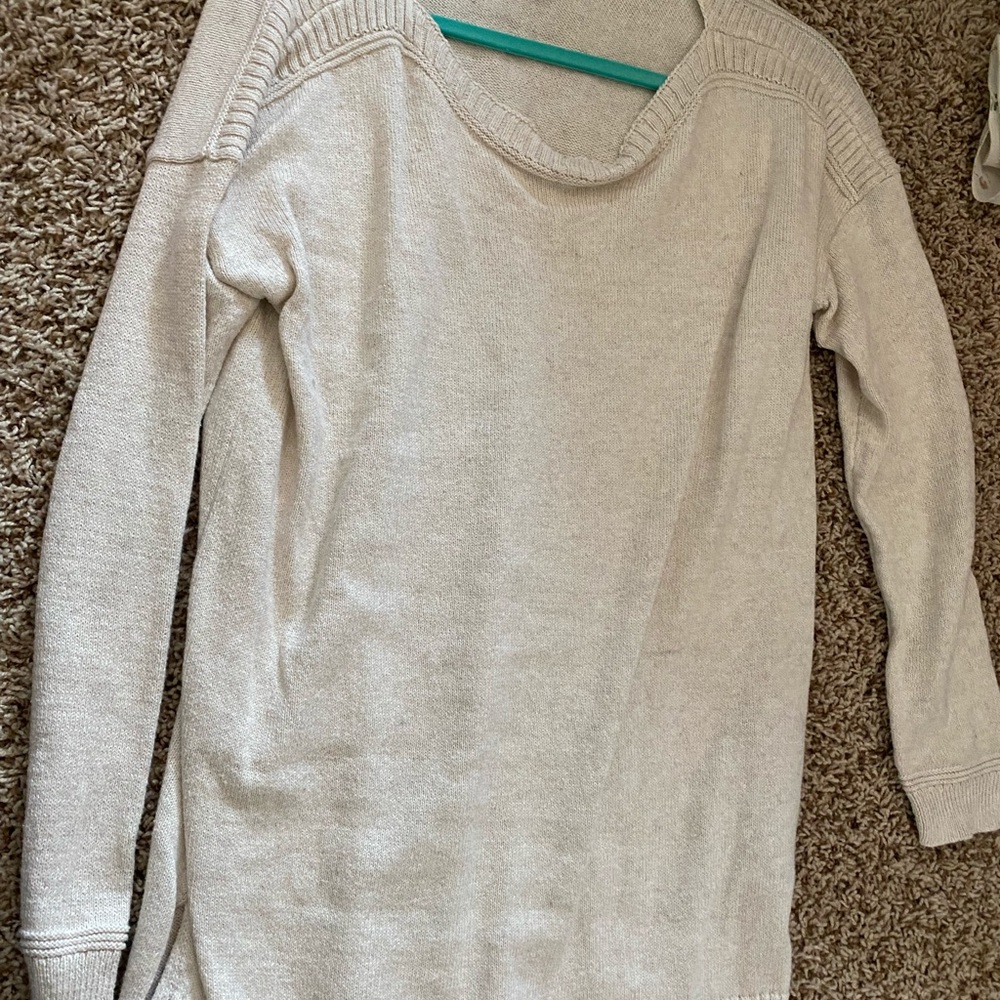 Old Navy Cream Crew Neck Sweater Size M